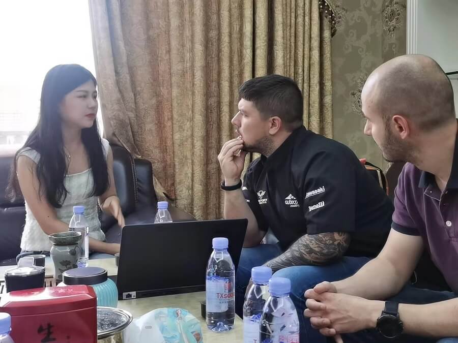 After negotiation, we reached a cooperation intention with Mercedes-Benz and signed the contract on the spot.