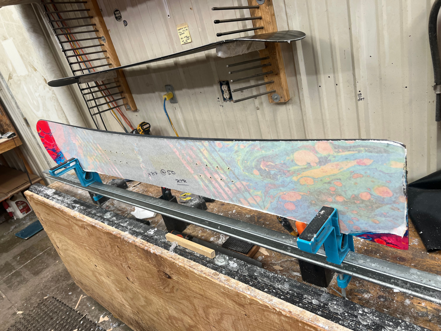 Snowboard-manufacturing-1536x1152.png