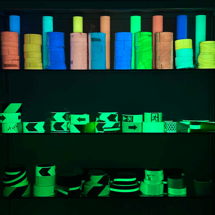 PET Film Glow Photoluminescent Vinyl Film Glow in the Dark Wrap Vinyl Luminous Tape for Safty